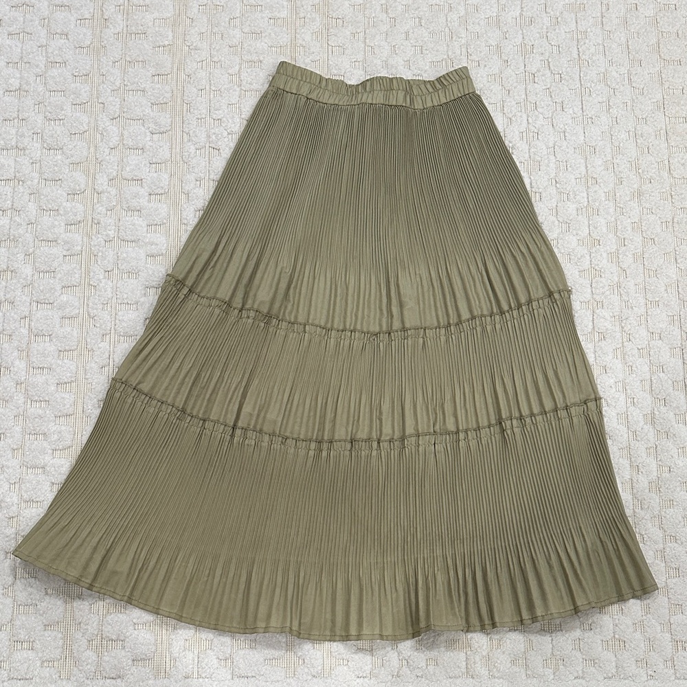 Worn 1x - Pleated Midi Skirt - Sage Green